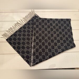 Gucci 100% Cashmere Scarf, excellent condition, comes with COA
